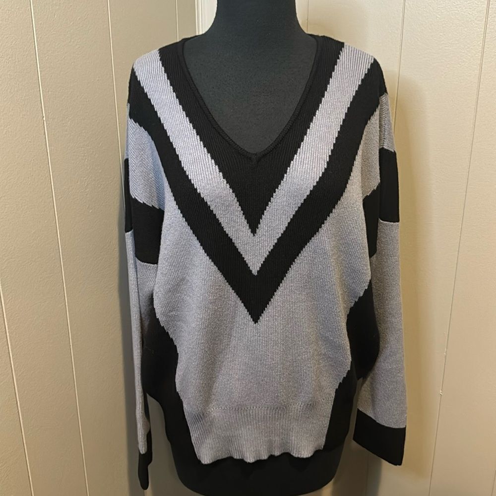 T Tahari gray/black diagonal wide stripe V neck dropped shoulder seam sweater.